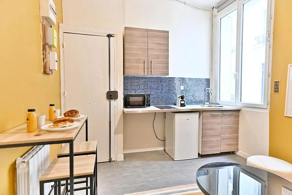 Rez-de-chaussee Montparnasse -ii 아파트 *