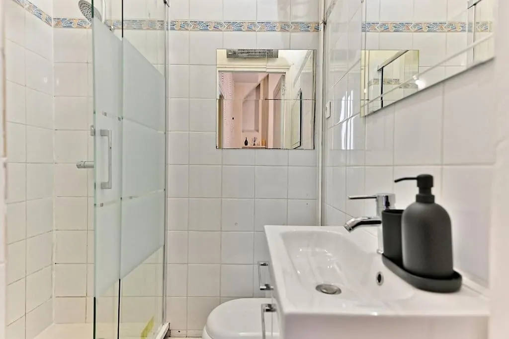 Apartment Rez-de-chaussee Montparnasse -ii *